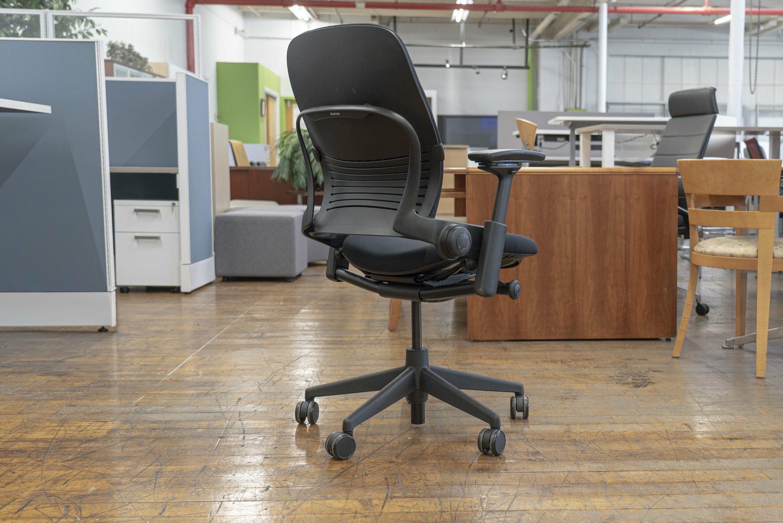adjustable ergonomic chair features